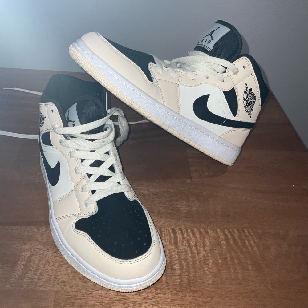 Air Jordan 1 Mid “Barely Orange” Womens 7.5